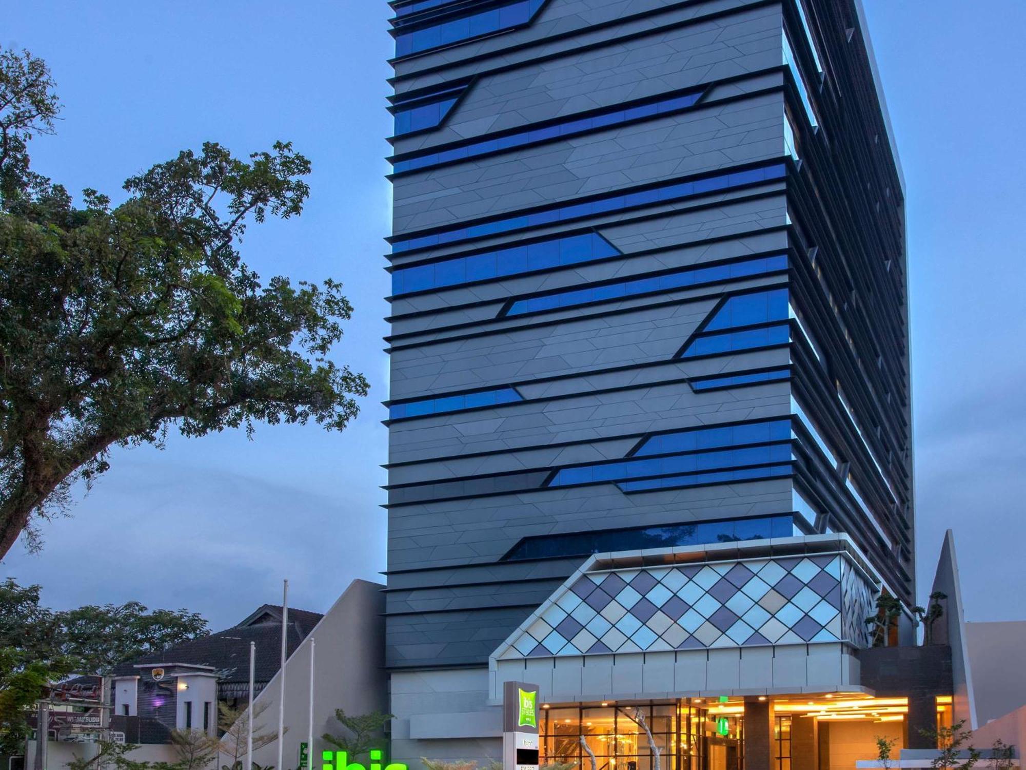 Ibis Styles Medan Pattimura Экстерьер фото